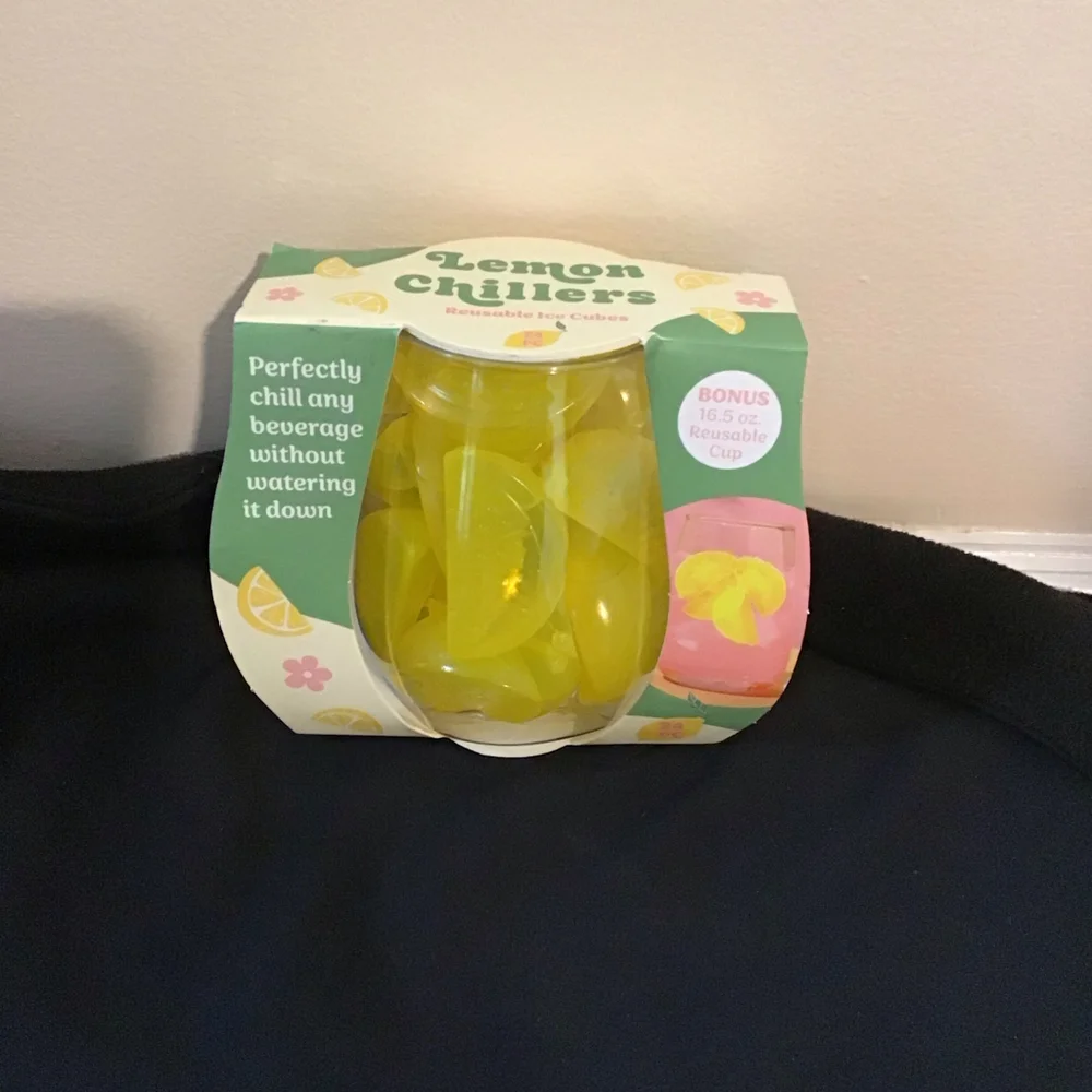 Lemon Chillers Reusable Ice Cubes 24 Piece Set with Bonus Cup‎